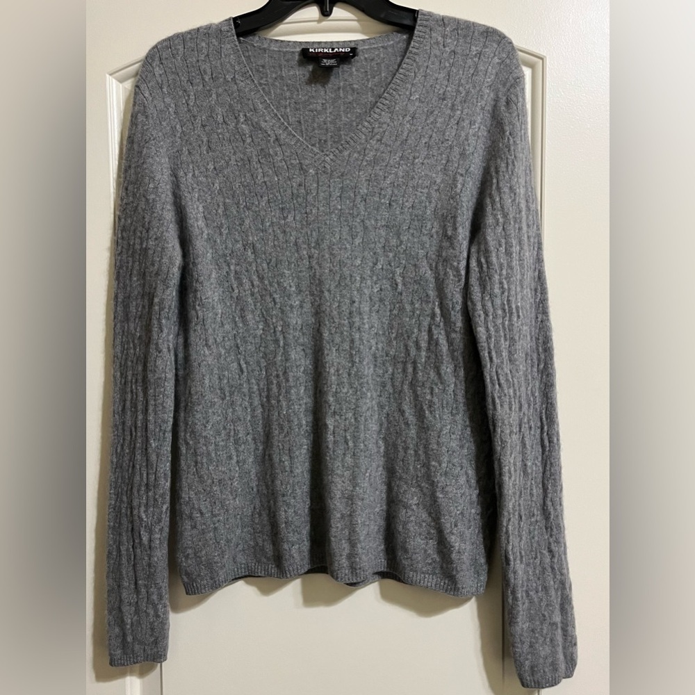 Kirkland 100% Cashmere Women’s V-Neck Cable Knit Gray Sweater Top Large